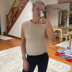 H&M knit sweater vest size medium